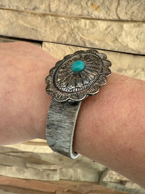 SANDRA LING HAIR ON HYDE CUFF
