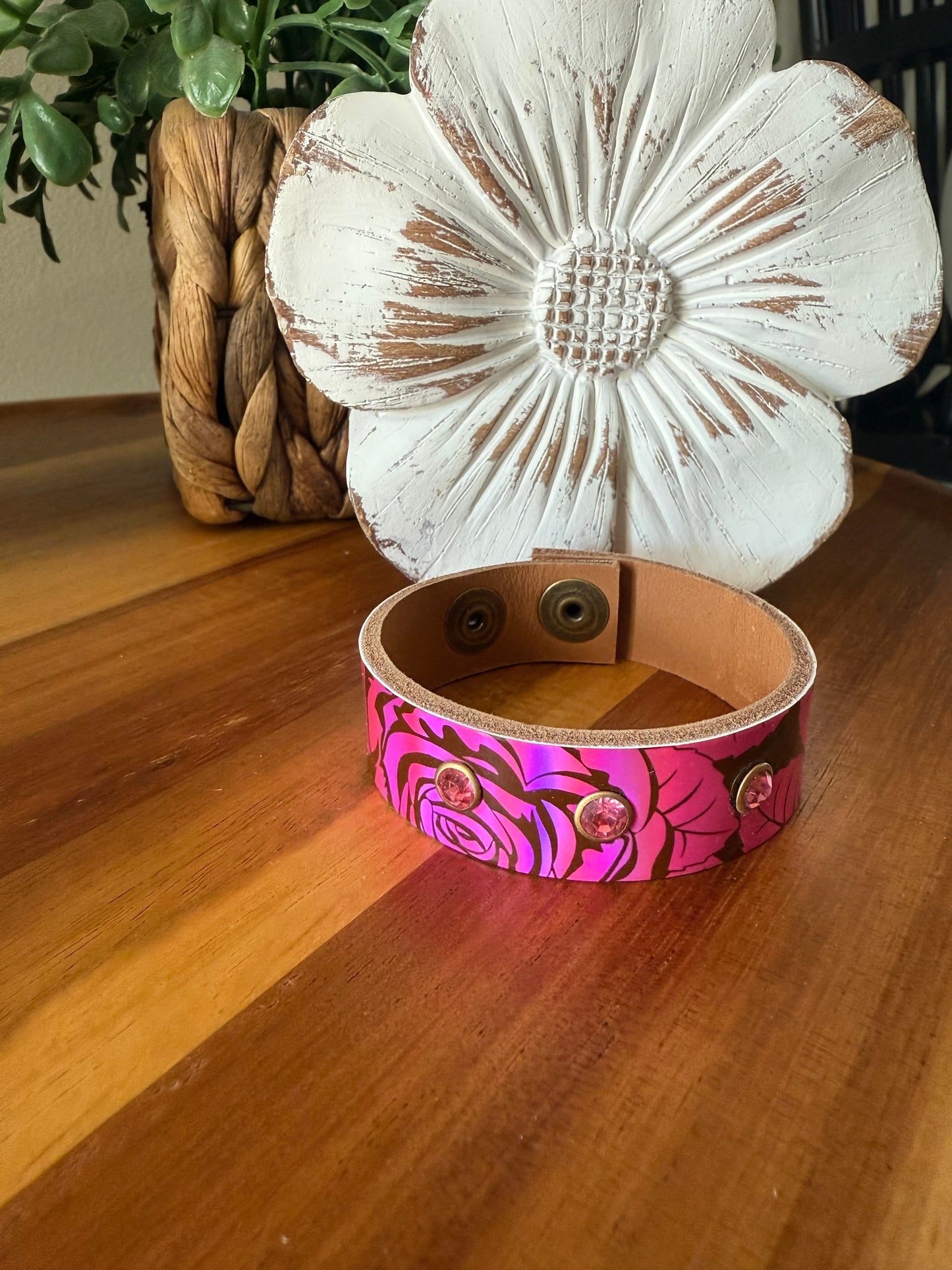 SANDRA LING GENUINE LEATHER AB CRYSTAL ROSE SKINNY CUFF (HOT PINK)