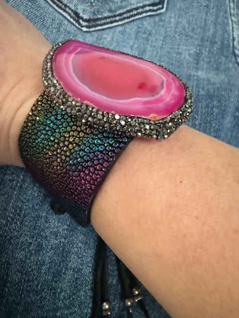 SANDRA LING CUSTOM LEATHER CUFF WITH STONE (PINK)
