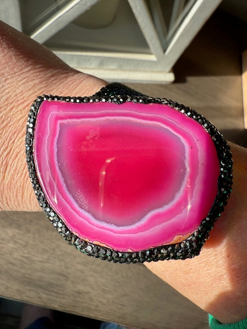 SANDRA LING CUSTOM LEATHER CUFF WITH STONE (PINK)
