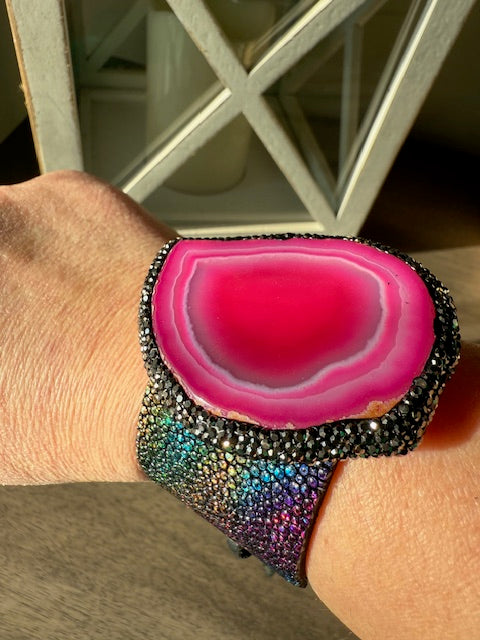 SANDRA LING CUSTOM LEATHER CUFF WITH STONE (PINK)