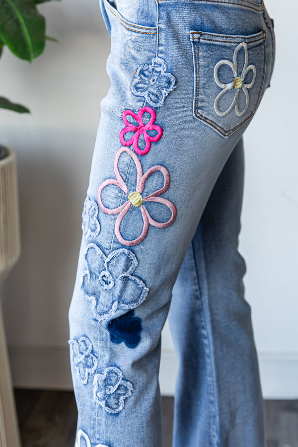 MULTOCOLORED FLOWER EMBROIDERED WASHED DENIM JEANS