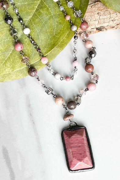LEXI NECKLACE (MAUVE)