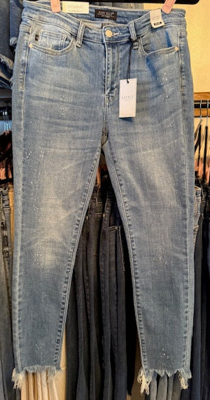 JUDY BLUE MID RISE SKINNY SHARK BITE HEM JEANS (Bleach Splatter)