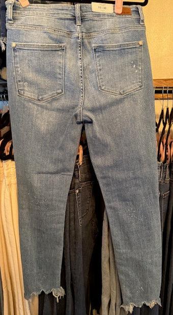 JUDY BLUE MID RISE SKINNY SHARK BITE HEM JEANS (Bleach Splatter)