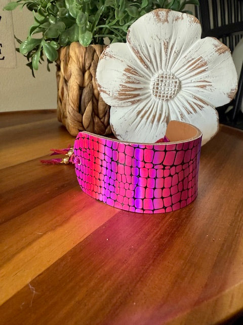 SANDRA LING GENUINE LEATHER SNAKE PRINT CINCH CUFF (HOT PINK)