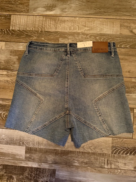 JUDY BLUE STAR SEAM DETAIL SHORTS