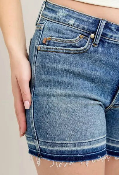 JUDY BLUE MR TUMMY CONTROL VINTAGE WASH RELEASE HEM SHORTS